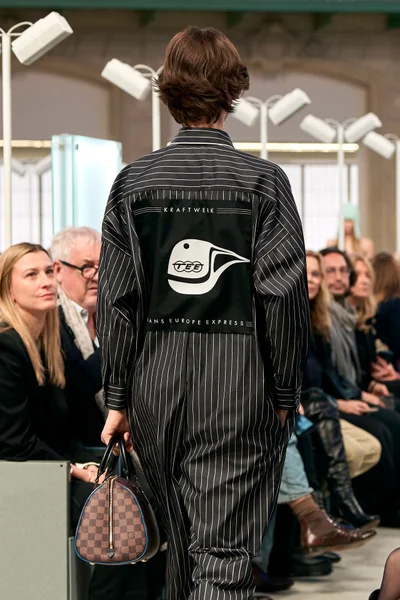 Look 76